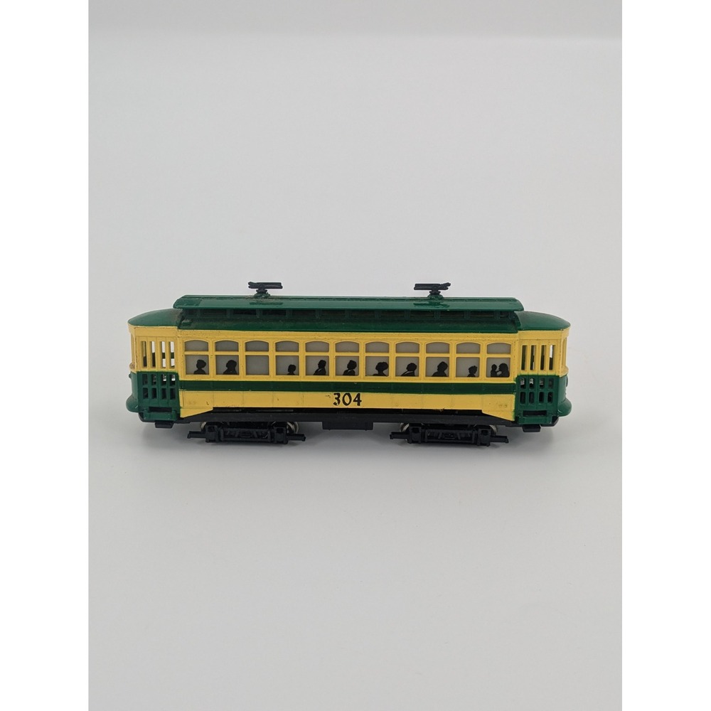 Bachmann Vintage HO Scale Electric Trolley Car 304 Green Yellow Hong Kong